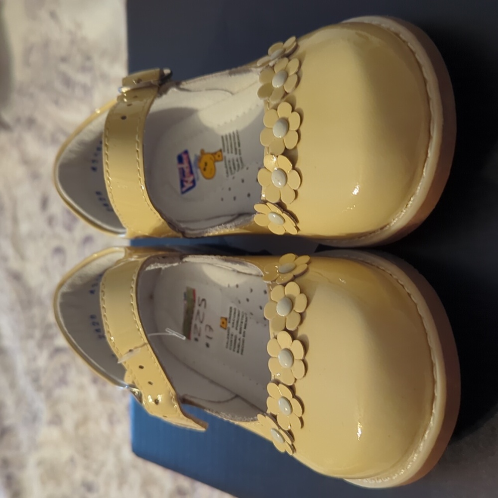 Mexican patent leather girls shoes